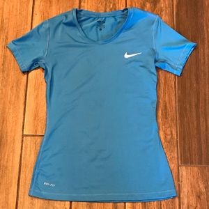 👚 LN Women’s Nike running shirt; non-smoking home